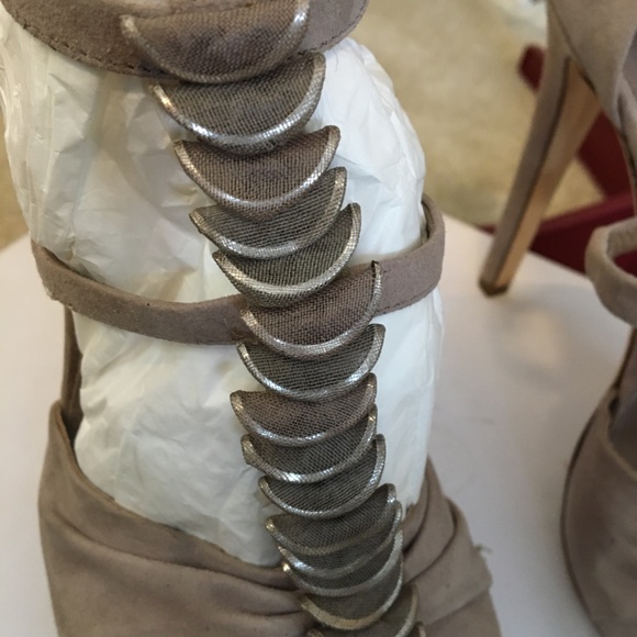 BNIB Versace sandal - size 9.5 - Picture 8 of 13